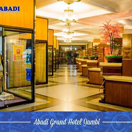 ג'מבי Abadi Hotel & Convention Centre מראה חיצוני תמונה
